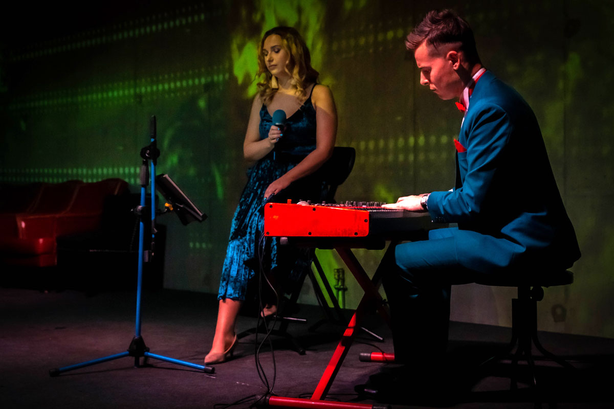 kameralny zespol muzyczny duet wokalistka i pianista