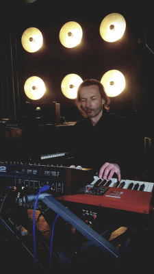 Jarema Pogwizd pianista Kraków. Zespół Hey Now..