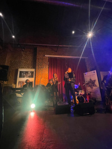 Cover band zespół na imprezę taneczną i bankiet Hey Now Kraków.