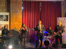 Oprawa muzyczna imprez firmowych, bankietów i innych eventów. Zespół z Krakowa Hey Now.