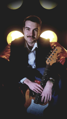 Wojciech Gwiżdż wokalista, gitarzysta Kraków. Zespół coverowy Hey Now Band.