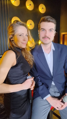 Zespół muzyczny Kraków Hey Now Band. Wokalistka i wokalista.