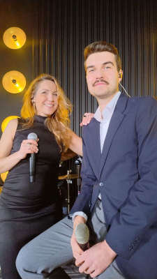 Zespół z wokalem damskim i męskim. Oprawa muzyczna imprez Hey Now band.