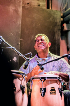 tomas celis sanchez - perkusjonalista mili morena band